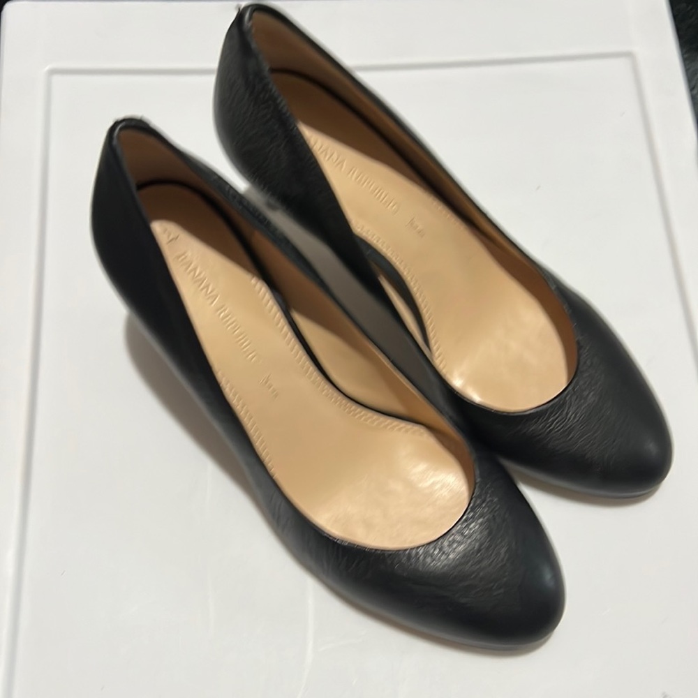 Banana Republic Black Leather Pumps Size 8